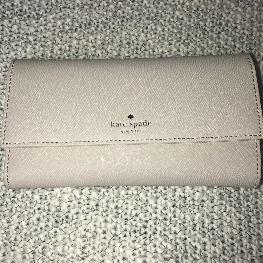 Kate Spade ♠️ Tri-fold Wallet and iPhone case